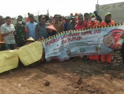 UPTD Pemkab Bekasi Menutup TPS Liar di Desa Segara Jaya