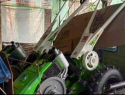 Kades Bandingan Kembalikan 2 Unit Traktor Anggota Petani Desa Bandingan.