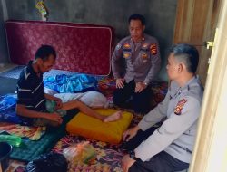 Sat Binmas Polres Pagar Kunjungi Warga Yang  Diamputasi Kaki