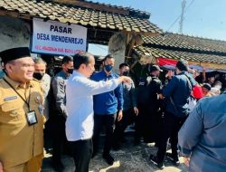 Presiden RI Jokowi Widodo Blusukan Ke Pasar Mendenrejo Blora
