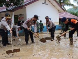 Kapolres Pagar Alam Berikan Bantuan Kepada Warga Dampak Banjir Bandang