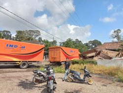 Diduga Sopir Mengantuk Ekspedisi Indah Cargo Hantam Rumah Rujih Pandan Enim