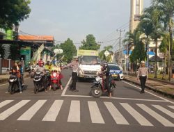 Pawai Tarhib Ramadhan 1444 H, Sat Lantas Polres Banjar Melaksanakan Pengamanan dan Pengaturan Lalu Lintas