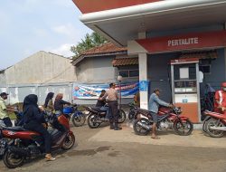 Mengurai Antrian, Warga Apresiasi Kebaikan Polisi di Bulan Ramadhan