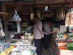 Bhabinkamtibmas Polsek Paseh Polres Sumedang Sambangi Pasar
