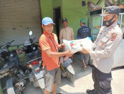 Polsek Ganeas  Laksanakan Berbagi Sembako Dengan Warga.