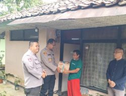 Kapolsek Tanjungkerta Salurkan Bantuan Sosial Berupa Sembako Kepada Masyarakat