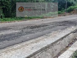 Baru Saja dibangun Jalan Lintas Sumatera ini Sudah Rusak