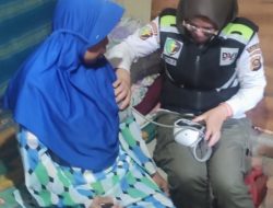 Kapolres Pagar Alam  Memberikan Pemeriksaan Dan Pengobatan Secara Gratis Masyarakat Tidak Mampu.