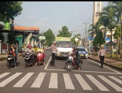 Pawai Tarhib Ramadhan 1444 H, Sat Lantas Polres Banjar Melaksanakan Pengamanan dan Pengaturan Lalu Lintas