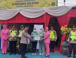 Bhayangkari Cabang Sumedang Berikan Bantuan Logistik Bagi Petugas Pos Pengamanan Sumedang Selatan