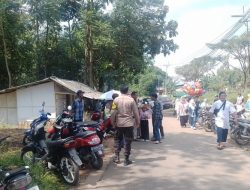 Bhabinkamtibmas Polsek Sukasari   Laksanakan Pengamanan Giat Masyarakat Takziah Kubur.