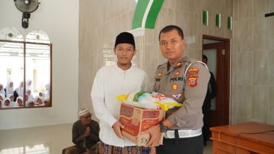 Kunjungi Pondok Pesantren Fatturohman Assaefiyah, Kapolres Banjar Bersilaturahmi dan Berikan Bantuan