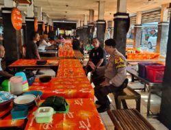 Kapolsek Plered Polres Purwakarta Ucapkan Terimakasih Kepada Bpk. Edi Tukang Sate Kuliner