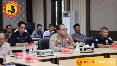 Kapolres Tanbu AKBP. Tri Hambodo S.i.k bersama insan PERS Dialog secara Daring Tema “Kemerdekaan Pers dan Perlindungan Jurnalis” Dari Mabes POLRI