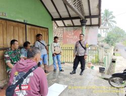 Bhabinkamtibmas dan Babinsa Tanjungmedar Laksanakan Patroli Jalan Kaki