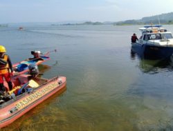 Polres Sumedang Terus Lakukan Pencarian Korban Tenggelam Di Waduk Jatigede