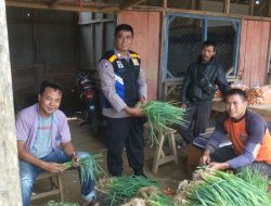 Polisi Blusukan, Bripka Enung Dengarkan Keluhan Warganya