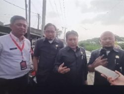 BN Holik Qodratullah Ketua DPRD Kabupaten Bekasi Meninjau Langsung Ruas Jalan Rusak CBL Cibitung