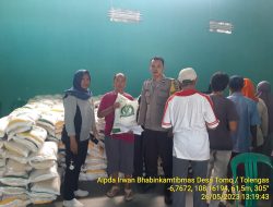 Polsek Tomo Monitoring Kegiatan Pendistribusian Beras Bantuan BPN Di Desa Tolengas