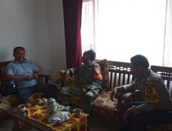 TNI/POLRI Bersinergi Lakukan Sambang Bersama Ke Warga Masyarakat Desa Linggajaya