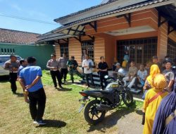 Polsek Cimalaka Lakukan Pengawalan Warga Yang Akan Audensi Ke DPRD