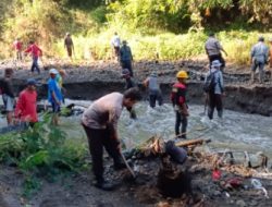 Sambangi Warganya Bhabinkamtibmas Awi Lega Polsek Tanjungkerta Ajak Warga Bersinergi