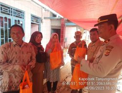 Kapolsek Tanjungmedar Hadiri Kegiatan Memberikan Bantuan Sembako