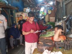 Polsek Cimalaka Cek Harga Barang di Pasar Desa Cimalaka