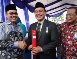 Bupati Tanbu Zairullah Azhar Terima Penghargaan Manggala Karya Kencana Dari BKKBN RI