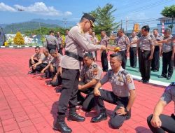 Tradisi Siram Air Bunga Pada Upacara Korps Raport Kenaikan Pangkat di Polres Sumedang