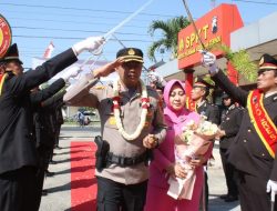 Tradisi Pedang Pora Sambut Kapolres Blora AKBP Agus Puryadi