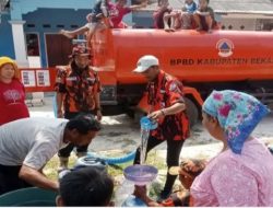 PP Desa Sukaringin dan BPBD Kab. Bekasi Distribusikan Air Bersih Pada Warga Terdampak Kekeringan