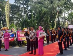 Upacara Pedang Pora Sambut AKBP Ariek Sentanu Jabat Sebagai Kapolres Subang