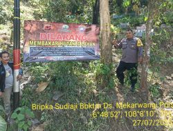 Babinkamtibmas Desa Mekarwangi Sosialisasi dan Pemasangan Spanduk Himbauan “Dilarang Membakar Hutan