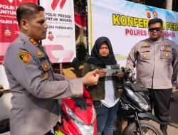 Kerja Polsek Bojong, Polsek Jatiluhur Dan Polres Purwakarta Membuat Sulastri Senang Motornya Ditemukan.