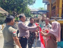 Dalam Rangka HUT RI Ke-78 TNI-POLRI dan POL PP Kibarkan Bendera Merah Putih di Depan Rumah di Wilayah Kecamatan Tanjungkerta 