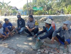 Bhabinkamtibmas Polsek Tomo Silaturahmi Kamtibmas Dengan Warga Masyarakat Desa Mekarwangi 