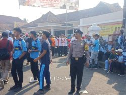 Polsek Buahdua Sumedang Amankan Gerak Jalan dalam Peringatan HUT Kemerdekaan di Kecamatan Buahdua