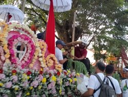 52 Orang Paskibraka Sedang Bertugas Menaikan Bendera Merah Putih Di Pasanggrahan Padjajaran Purwakarta