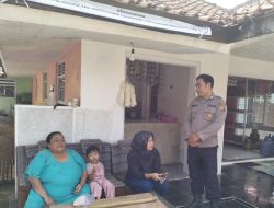 Bripka Sunendi, Bhabinkamtibmas Desa Cipamekar Kecamatan Conggeang, Lakukan Sambang ke Warga Desa Binaannya