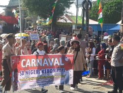 Perayaan HUT RI 78, Polsek Darmaraja Gelar Pam Karnaval di Kecamatan Darmaraja