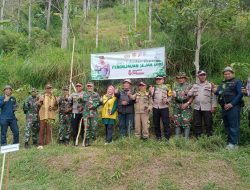 Polsek Sukasari Lakukan Penanaman Pohon Serentak Dalam Rangka HUT RI ke 78