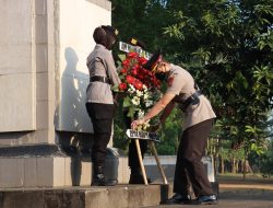 Hari Jadi Polisi Wanita Ke-75, Polwan Polres Purwakarta Ziarah Ke Makam Pahlawan