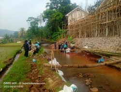 Akibat Irigasi Sekunder D.I  Cisomang Antara B.Gs.1 – 2 Ruksak Parah Petani Gotong Royong Perbaiki Secara Swadaya