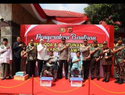 Kapolda Jabar Serahkan Bantuan Kursi Roda Untuk Disabilitas Di Purwakarta