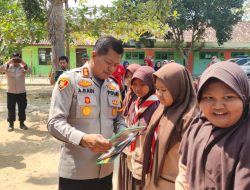 Sukseskan Program Polri Peduli Literasi, Kapolres Blora Serahkan Buku Secara Simbolis