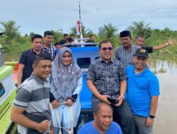 Pj Bupati Aceh Barat Menyambangi Nelayan Krueng Meurubo Dan Menulusuri Sungai Bersama Warga Nelayan Dan Pemuda