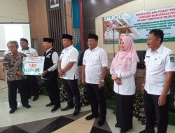 Pemkab Majalengka Bersama Baznas Kabupaten Majalengka Salurkan Majalengka Pintar