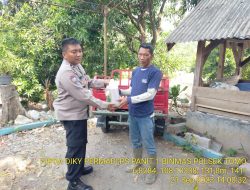 Polsek Tomo Memberikan Bantuan Pupuk Organik ke Kelompok Tani 